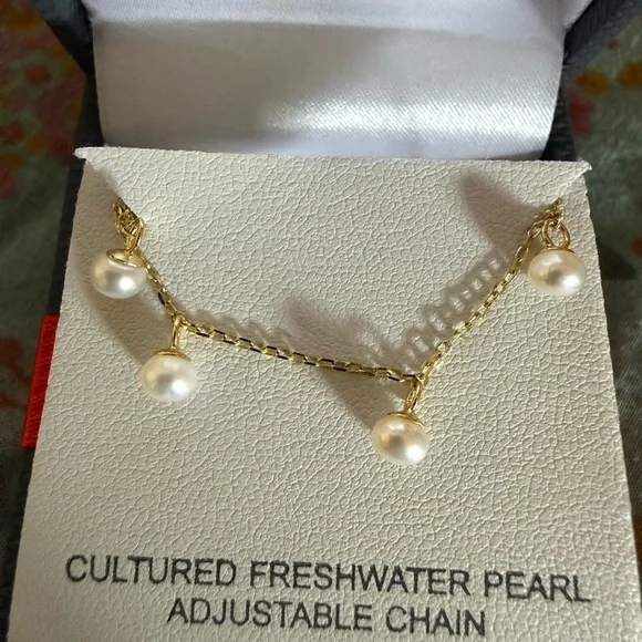 Elegant Gold and Pearl Adjustable Chain Necklace - Picture 2 of 5